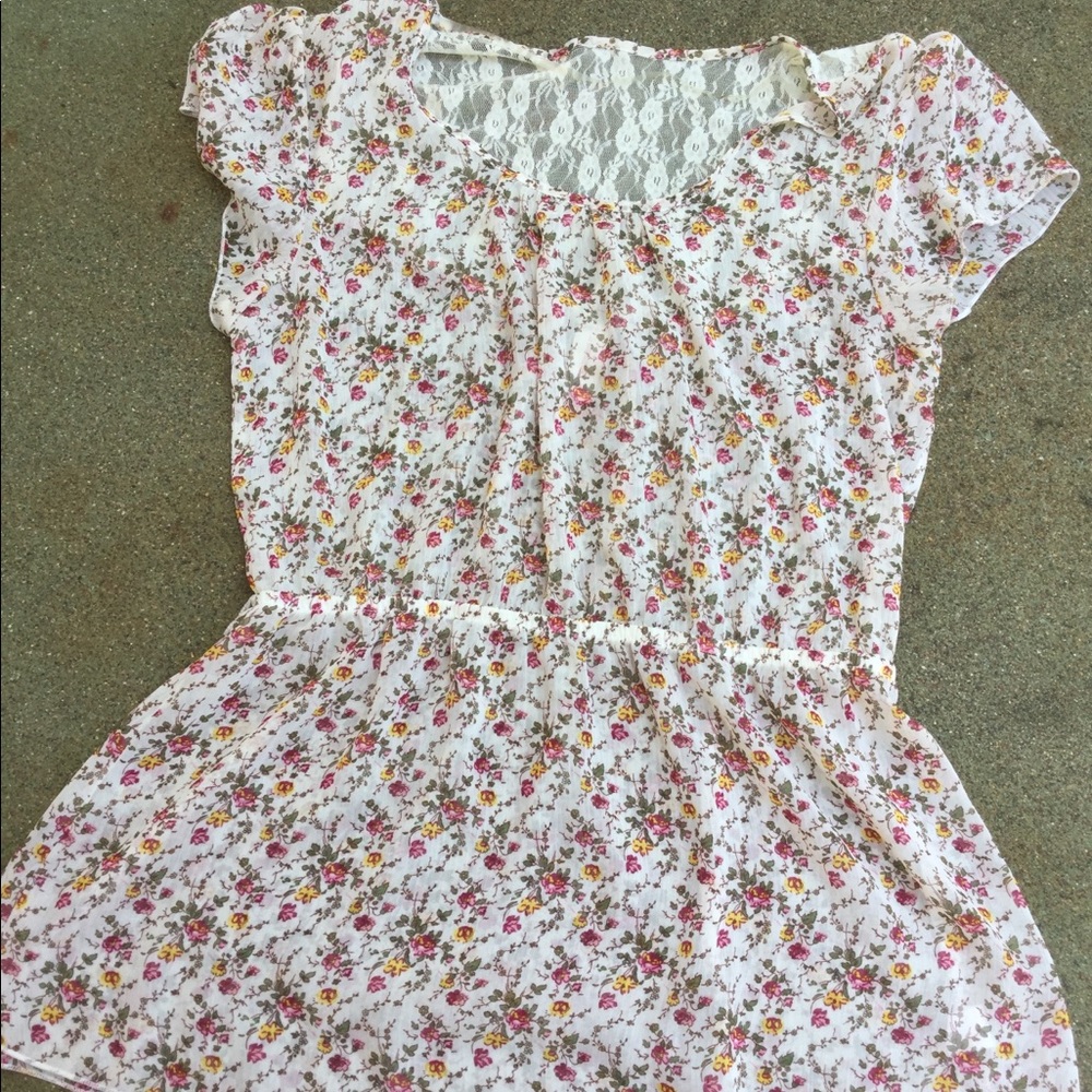 No Boundaries floral top